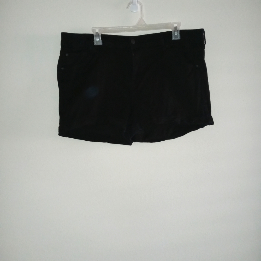 Celebrity Pink Black size 15 shorts